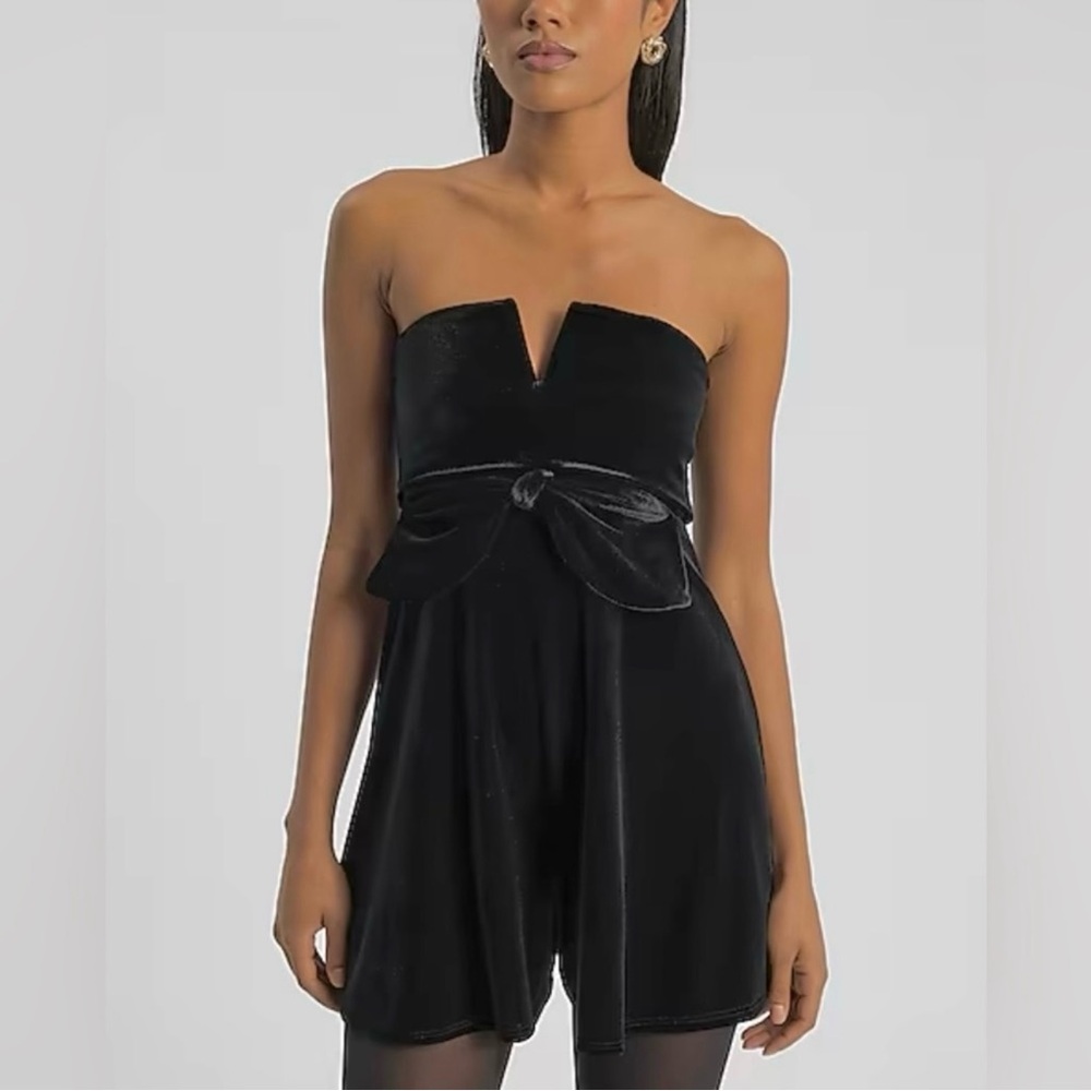 EXPRESS Velvet Sleeveless V-Wire Bow Romper NWT Size Medium